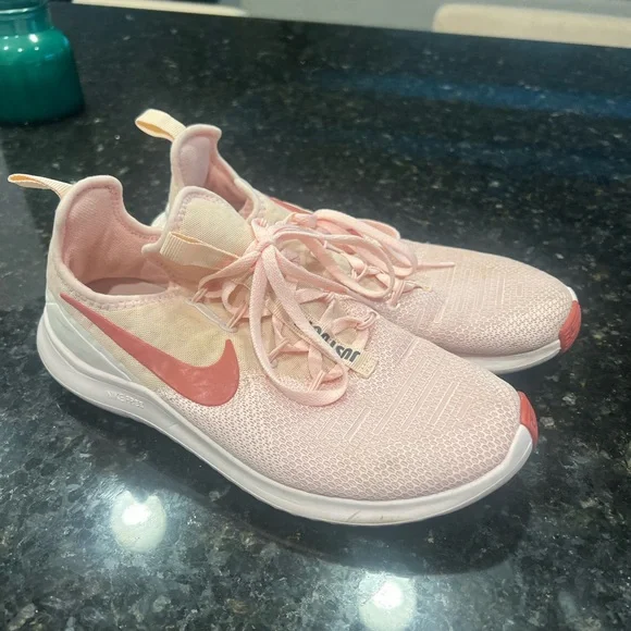 Women’s Nike Free Runs Size 8 - Picture 2 of 5
